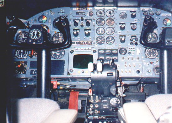 Lear24cabin.jpg (64382 bytes)